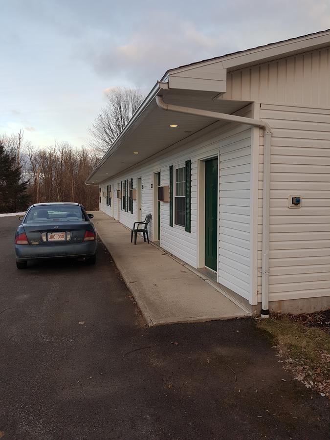 Covered Bridge Inn & Suites Sussex Εξωτερικό φωτογραφία