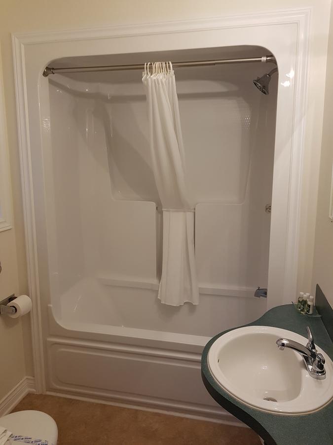 Covered Bridge Inn & Suites Sussex Εξωτερικό φωτογραφία