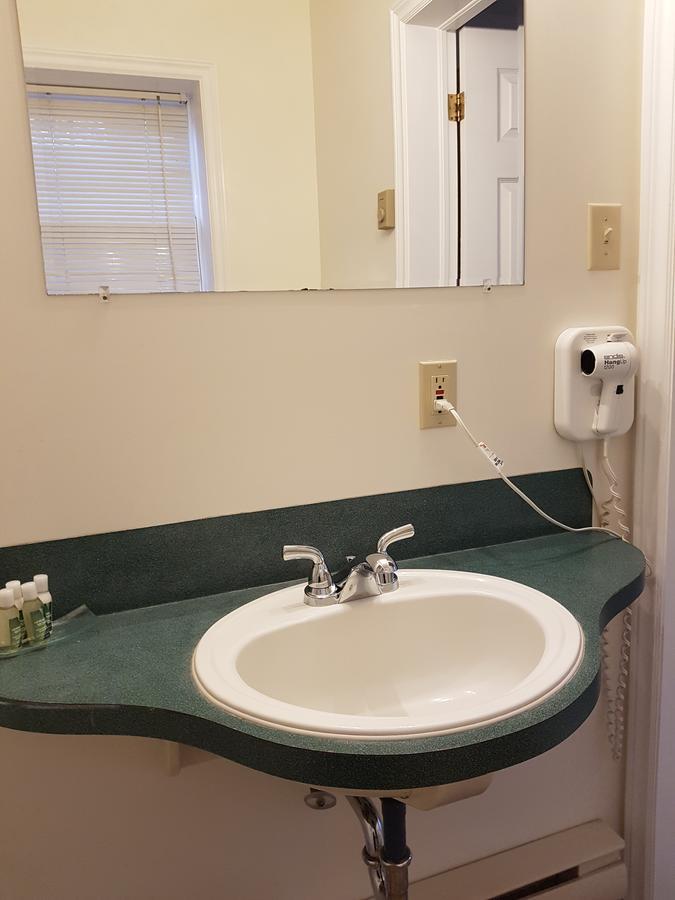 Covered Bridge Inn & Suites Sussex Εξωτερικό φωτογραφία