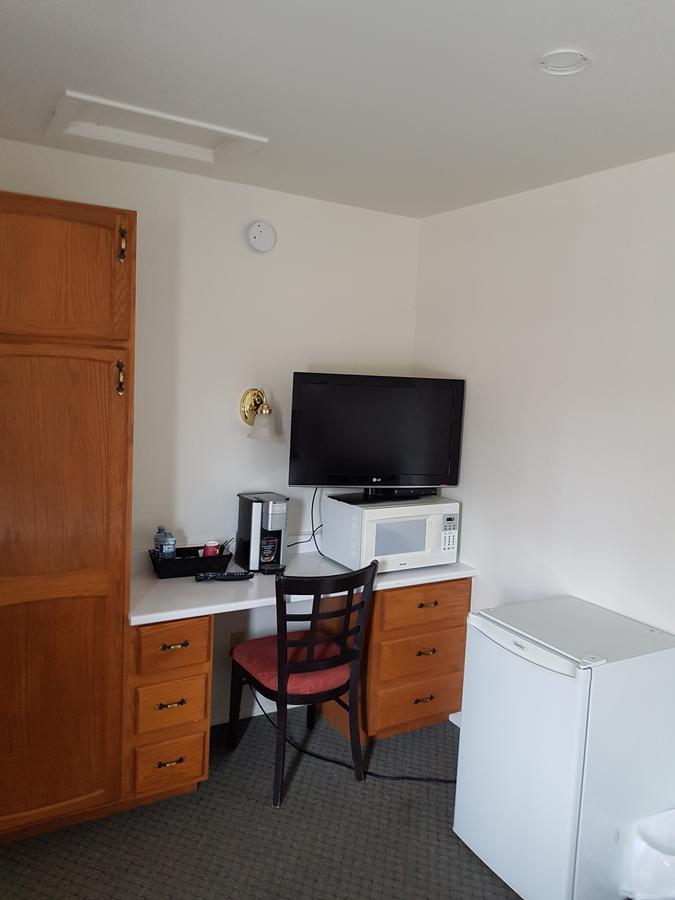 Covered Bridge Inn & Suites Sussex Εξωτερικό φωτογραφία